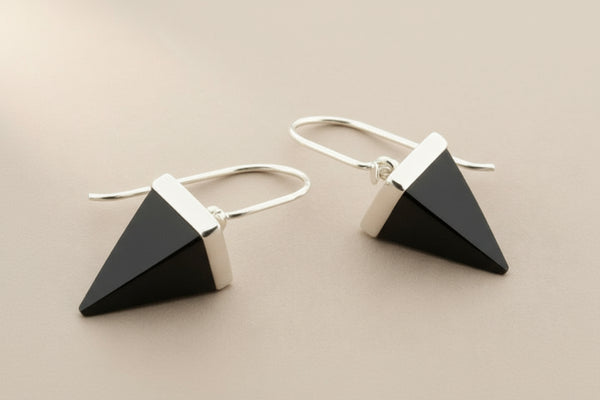 Pyramid stone earring - onyx