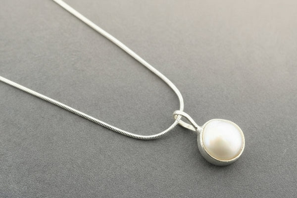 Pearl bezelled pendant on 45cm snake chain