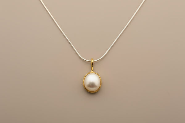Pearl bezelled pendant - gold on 45cm snake chain