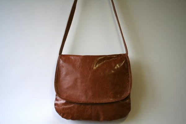 curved messenger bag - antique tan - Makers & Providers