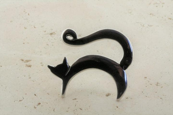 Polished cat brooch - sterling silver