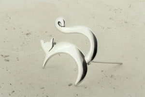 Polished cat brooch - sterling silver - Makers & Providers