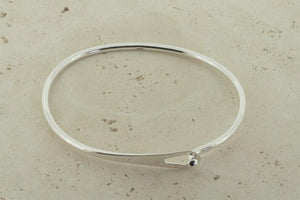 Clean curved hook bangle - Makers & Providers