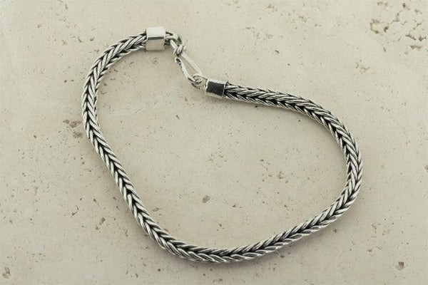 Narrow link bracelet - Makers & Providers