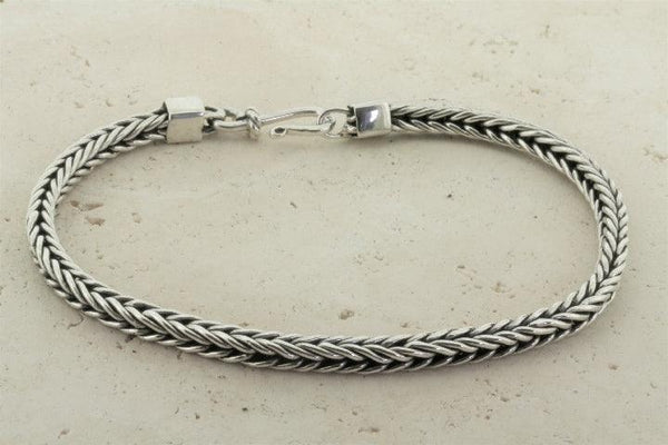 Narrow link bracelet