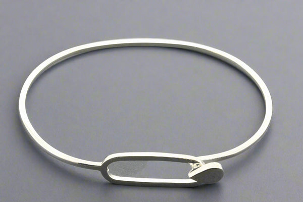 Oval & teardrop closer bangle - silver