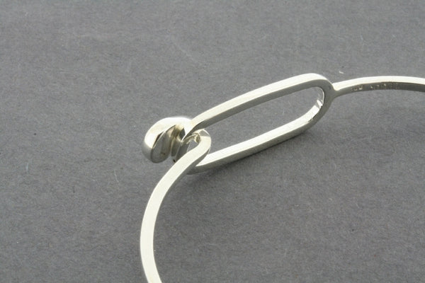 Oval & teardrop closer bangle - silver