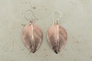 Detailed copper leaf earrings - Makers & Providers