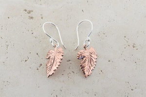 Small copper leaf earrings - Makers & Providers