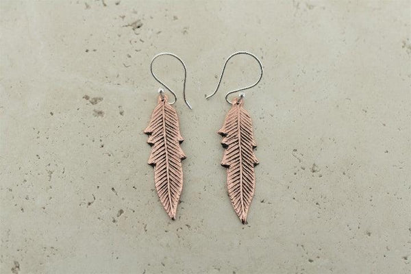 Long copper leaf earrings - Makers & Providers