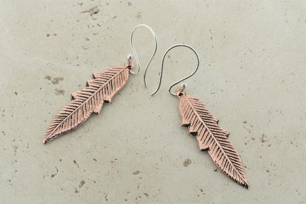 Long copper leaf earrings - Makers & Providers