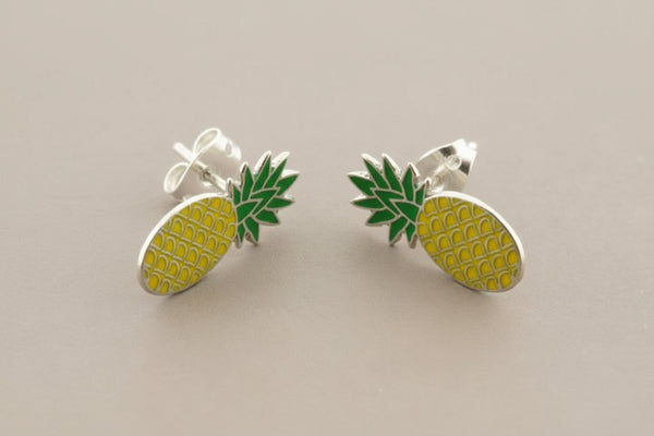 Pineapple-shaped earrings on a gray background