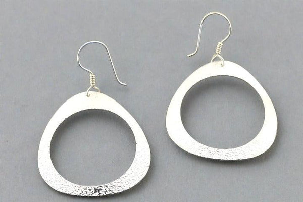 Textured cutout drop earrings