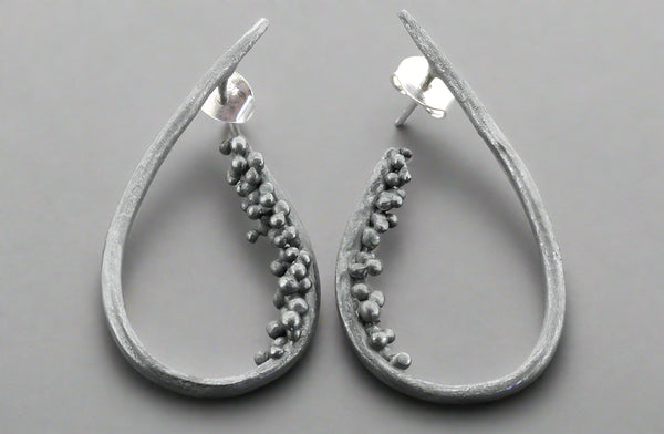 Beaded teardrop earring - oxidized silver