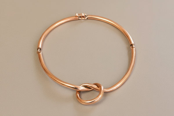 Copper tubular torque with eternity knot