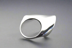 Small wave ring - polished silver - size 7 - Makers & Providers