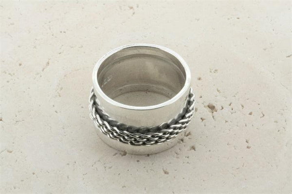 Concave band w woven spinner ring