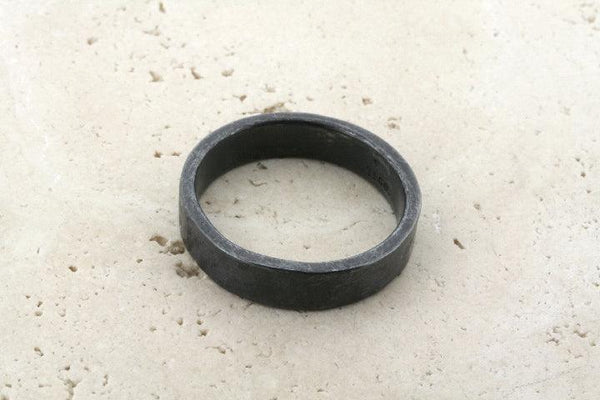5mm hammered oxidized band