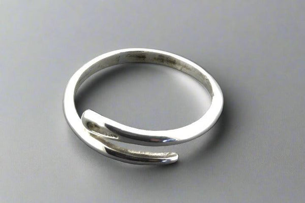 Needle ring - sterling silver - Makers & Providers