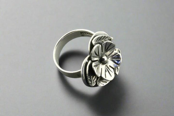 Flowering heart ring - sterling silver - adjustable - Makers & Providers