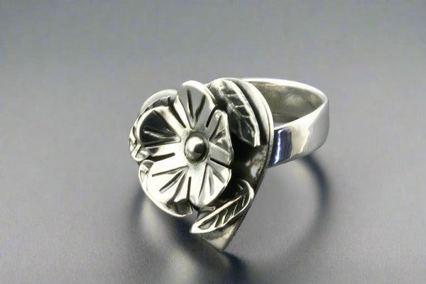 Flowering heart ring - sterling silver - adjustable - Makers & Providers