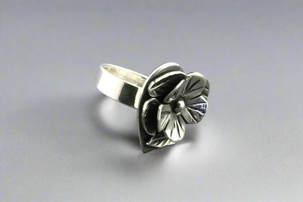 Flowering heart ring - sterling silver - adjustable - Makers & Providers