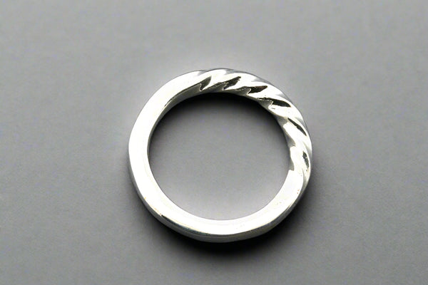 Clean and twist silver band