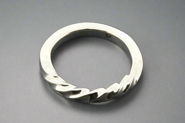 Clean and twist silver band