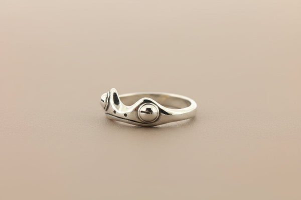 Frog ring - sterling silver