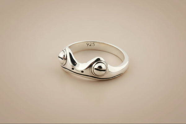 Frog ring - sterling silver