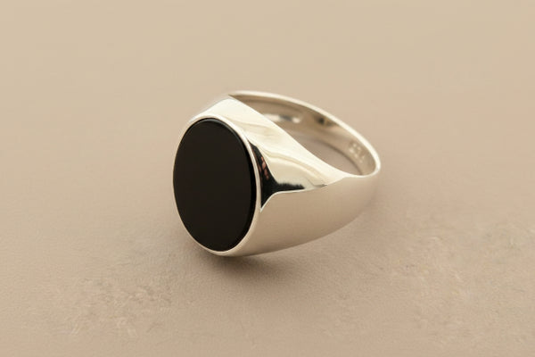 Oval signet ring - black onyx