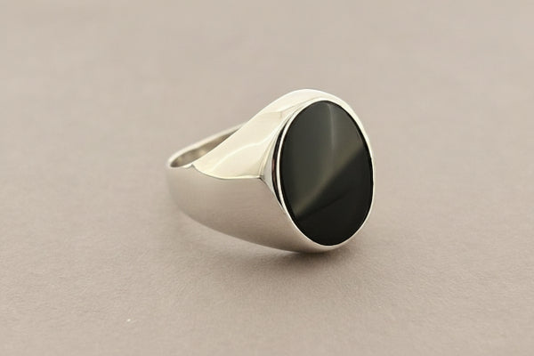 Oval signet ring - black onyx