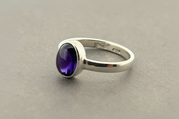 Oval stone ring - amethyst