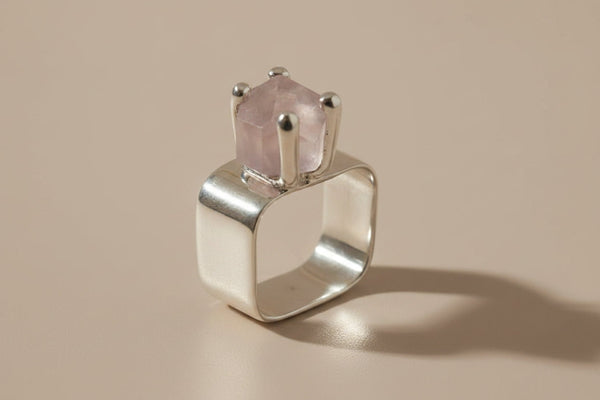 Square ring with claw - Rose quartz