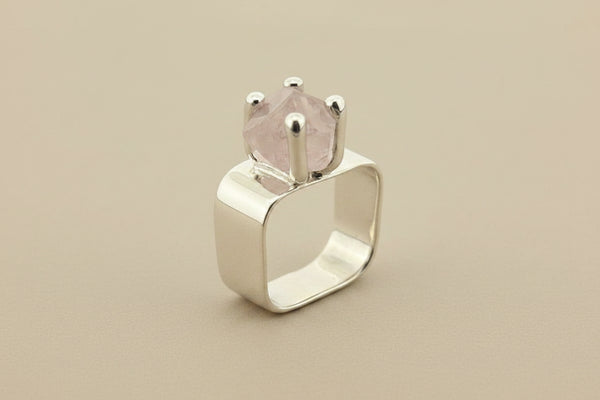 Square ring with claw - Rose quartz