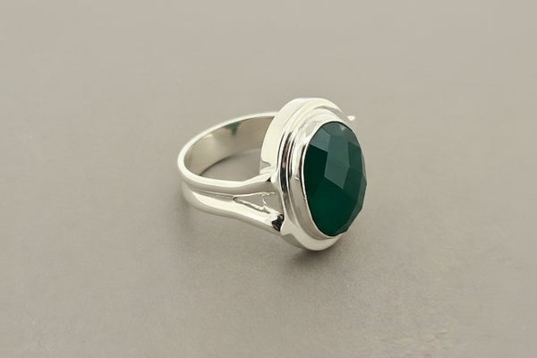 Rose-cut green onyx & silver ring