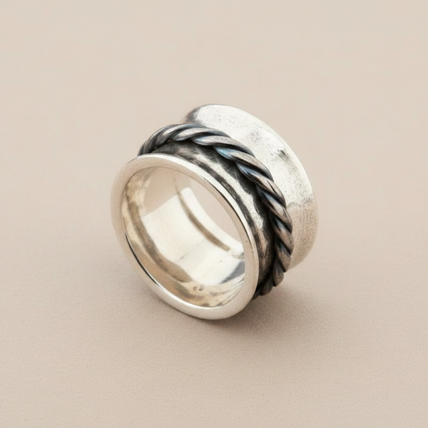 Battered concave oxidized rope spinner ring