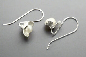 Mariposa pearl earring - sliver - Makers & Providers