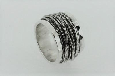 sterling silver ring with rope detail