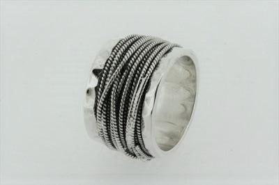 sterling silver ring with rope detail