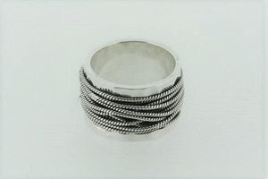 sterling silver ring with rope detail