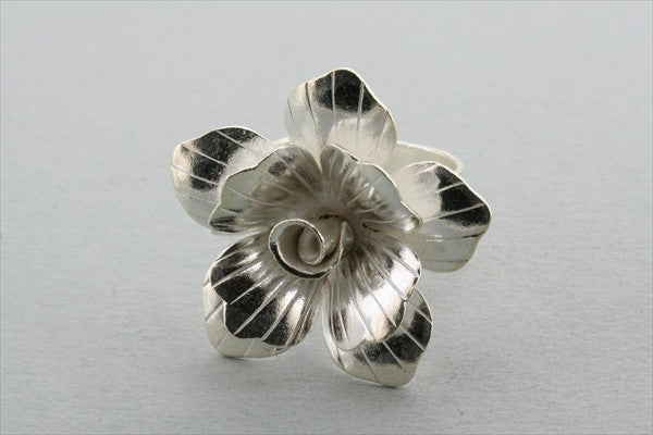 camelia ring - Makers & Providers