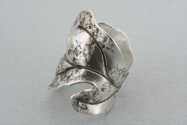 curled leaf ring