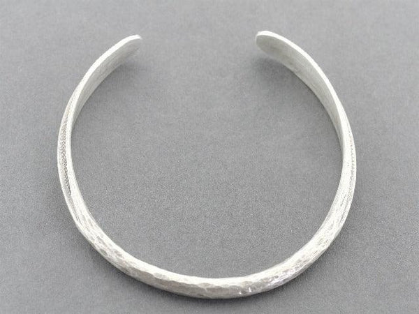 Feather & hammered cuff - pure silver - Makers & Providers