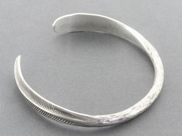 Feather & hammered cuff - pure silver - Makers & Providers