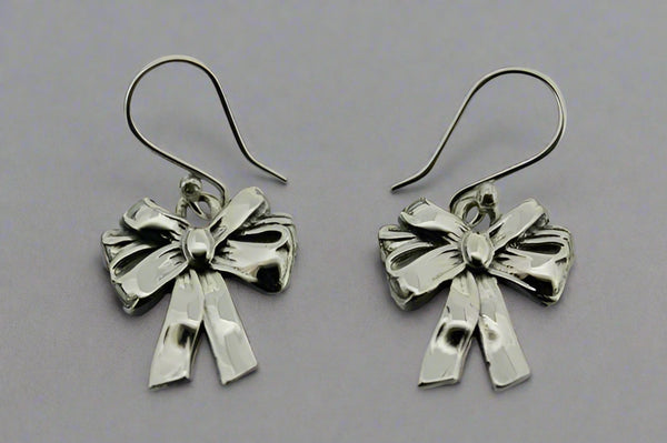 lace bow earring - Makers & Providers