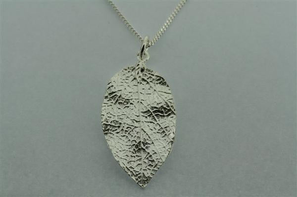 large textured leaf pendant on 60 cm link chain