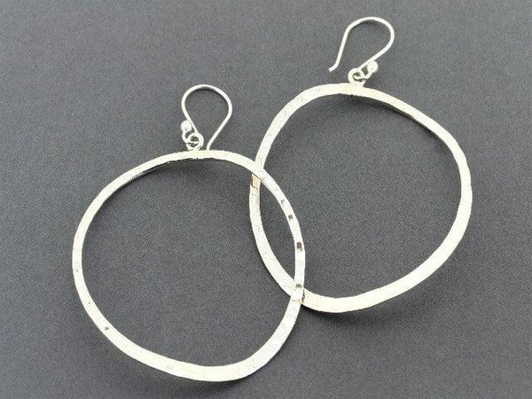 buckled & hammered hoop earring - sterling silver