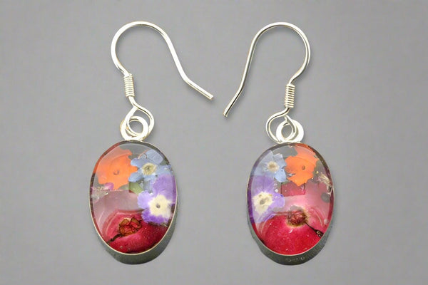 flower in resin earring - oval - Makers & Providers