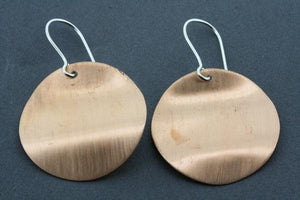 Brushed copper curved disc earring - Makers & Providers